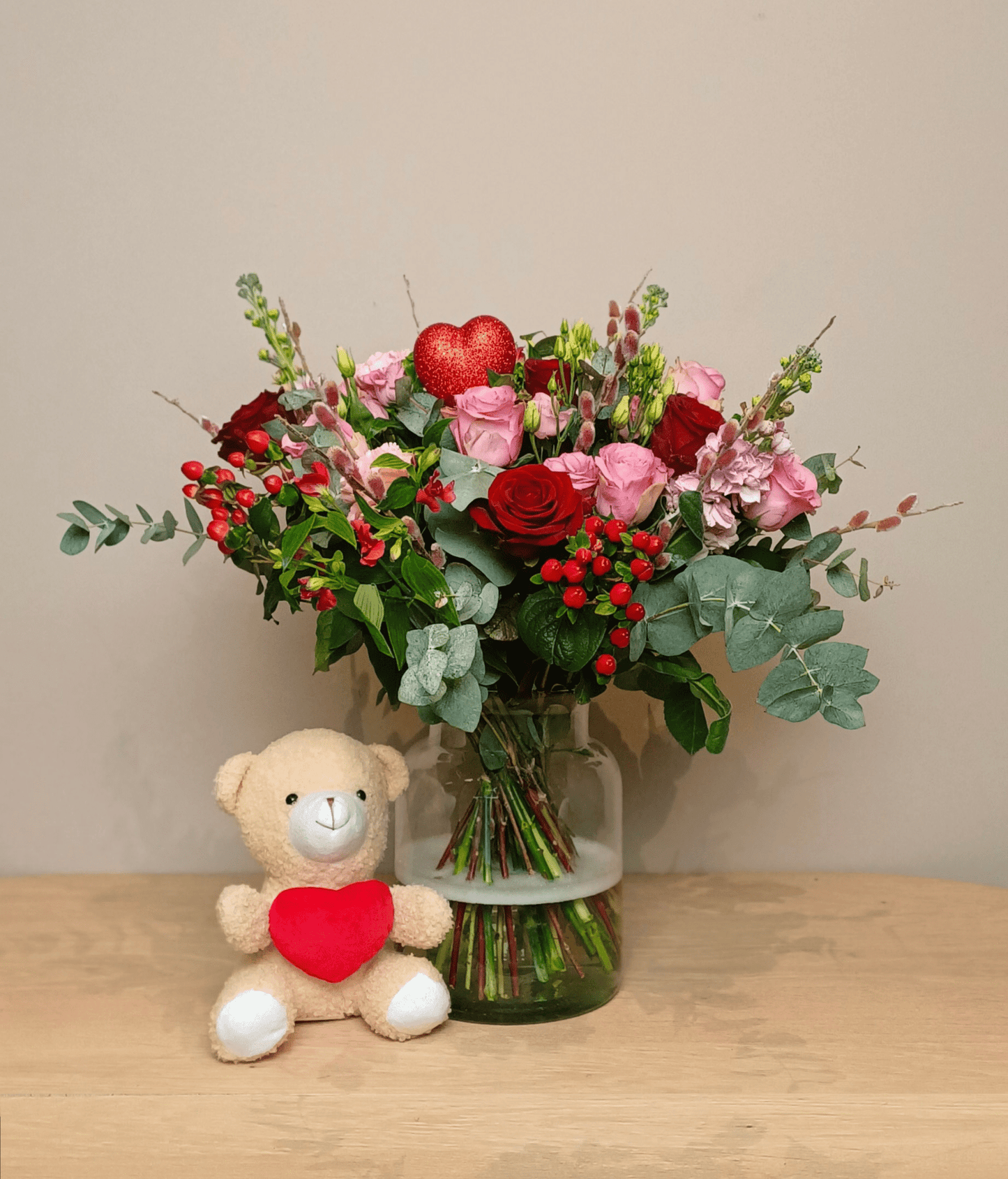 Boeket Cupido met kleine beer