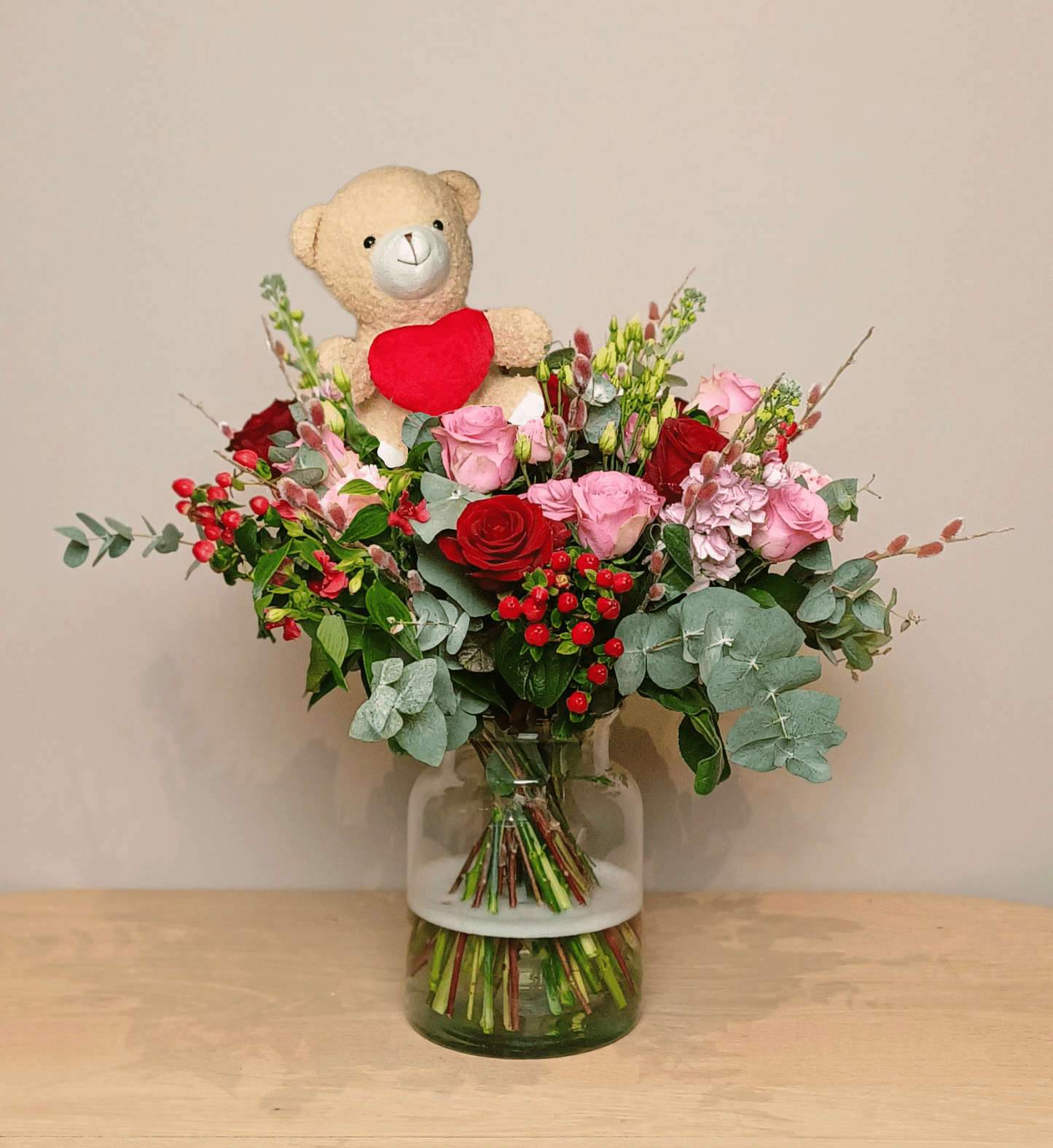 Boeket Cupido met kleine beer