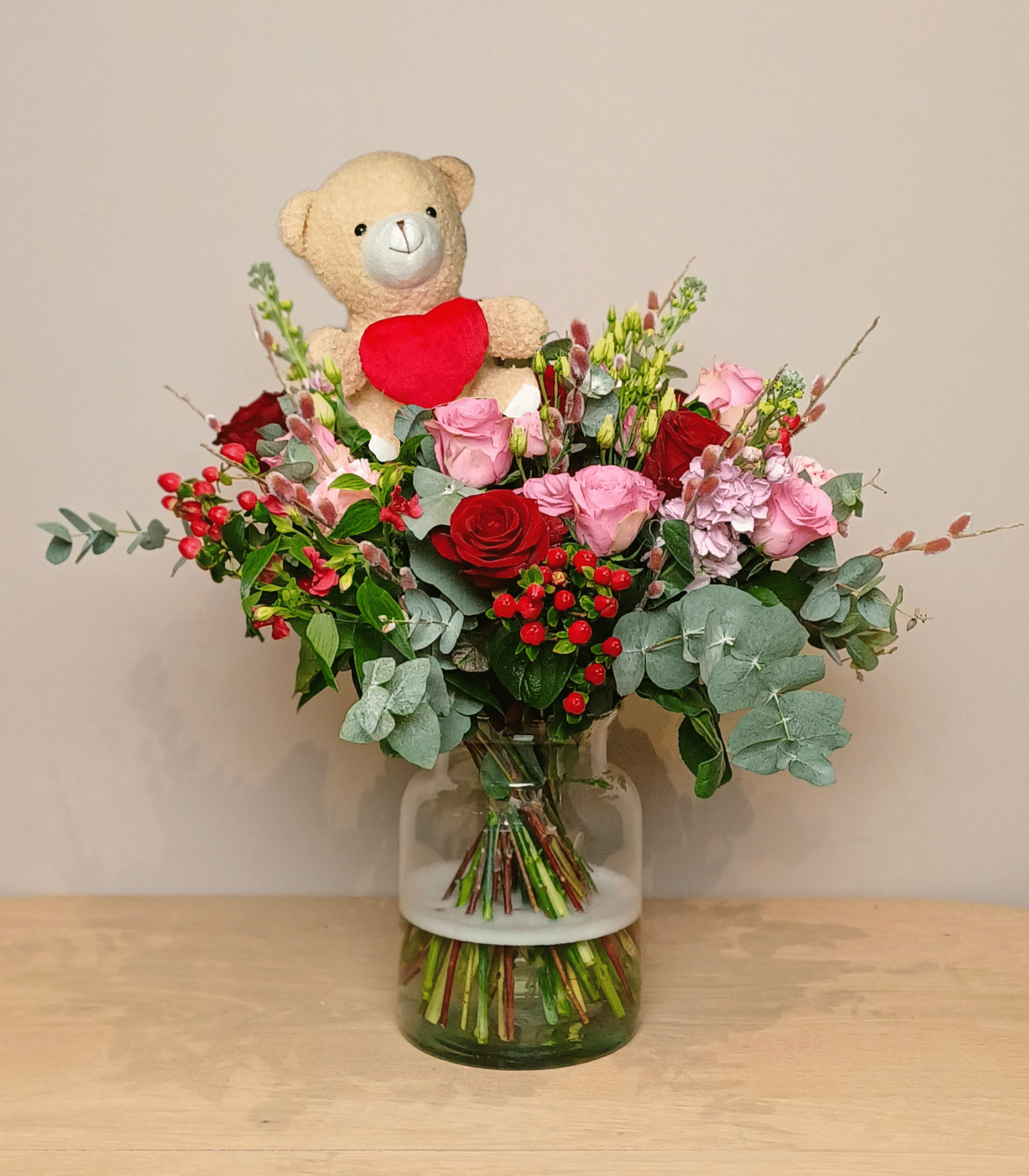 Boeket Cupido met kleine beer