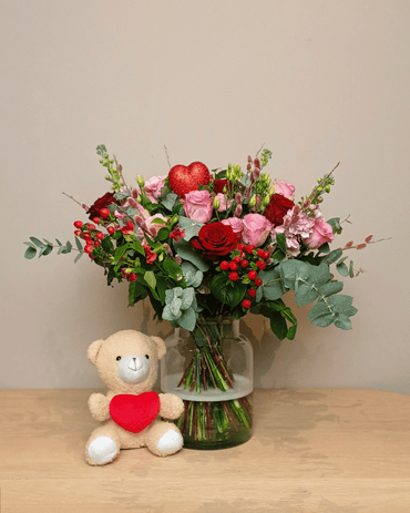 Boeket Cupido met kleine beer