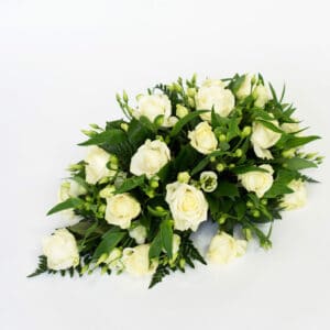 rouwdruppel met witte bloemen
